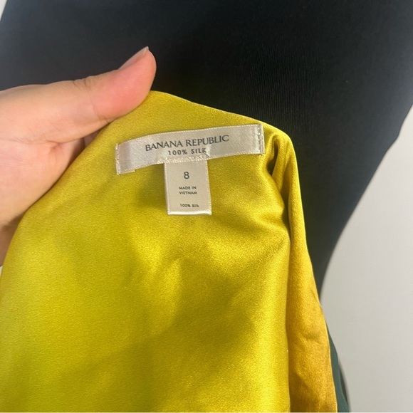 Banana republic Giana Silk Halter Top in Daybreak Ombre Blue size 8 - Picture 9 of 11